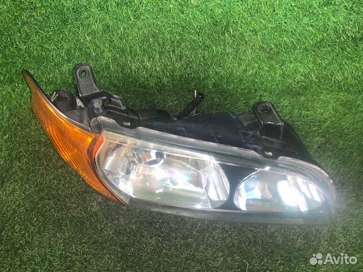 Комплект фар передний Toyota Ipsum SXM10 3S-FE