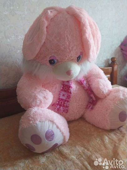 Большой плюшевый Заяц