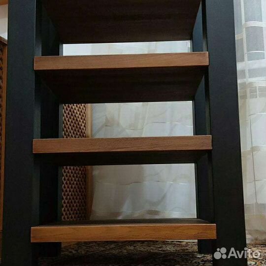 Стойка для аудио аппаратуры из массива