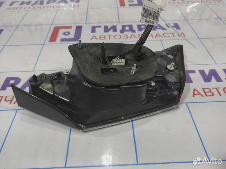 Фонарь задний внутренний левый Toyota Camry XV70