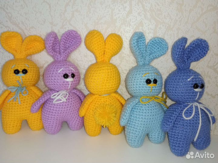 Зайка символ 2023 года вязаная игрушка