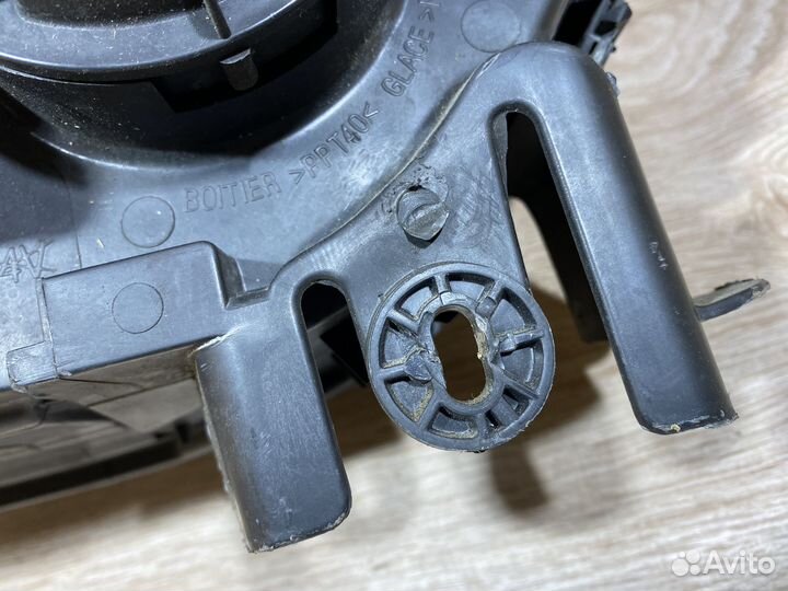 Фара передняя правая Renault Scenic 1 рест 142321