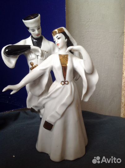 Фарфоровая статуэтка грузинский танец Дулёво СССР