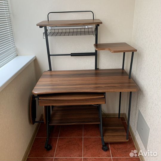 Стеклянный журнальный столик