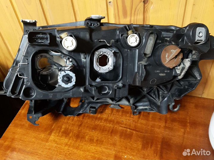 Фара BMW E90 правая с кронштейном