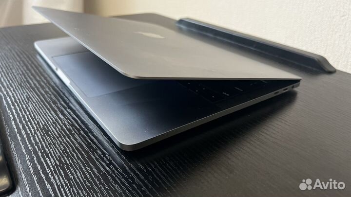MacBook Pro 13 2019 i7/16/512 новый