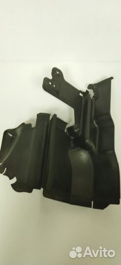 Пыльник двигателя боковой левый Volvo S80 V70