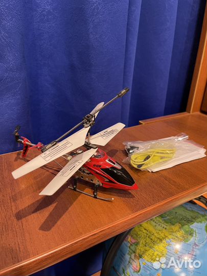 Вертолет на пульте управления