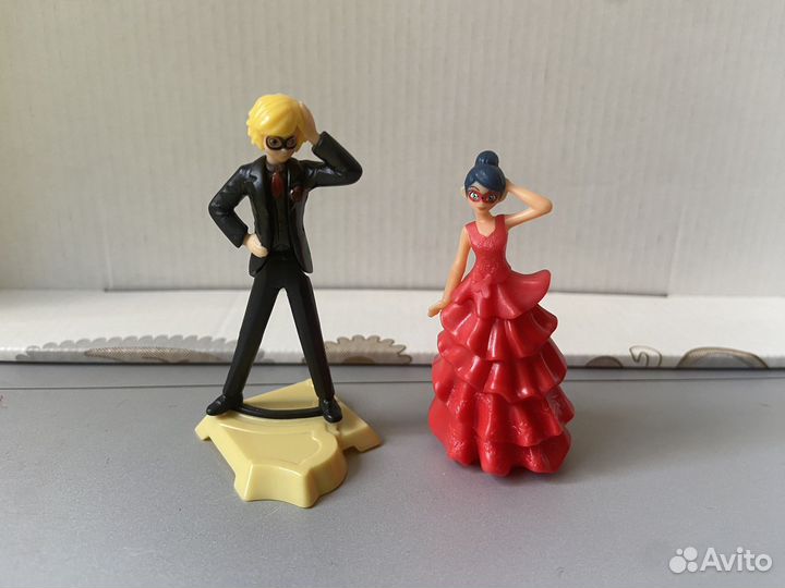 Фигурки из киндер сюрприза Леди Баг