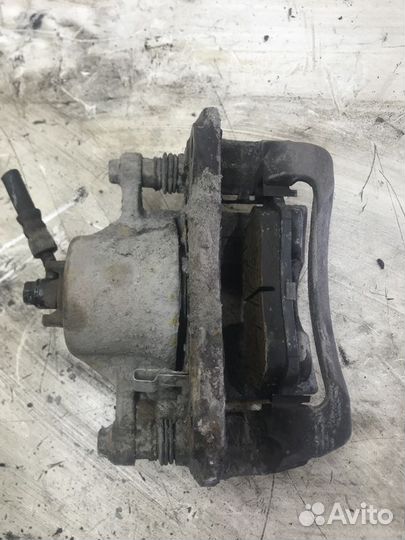 Суппорт тормозной передний правый Hyundai Solaris