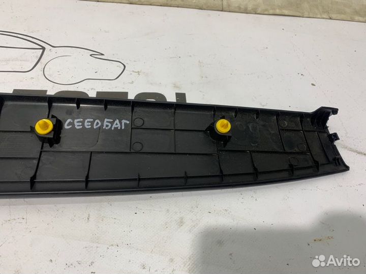 Накладка двери багажника Kia Ceed JD 2012