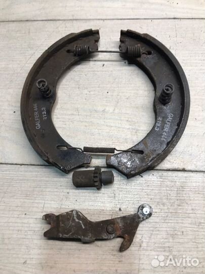 Тормозные колодки ручника Mercedes Vito W639