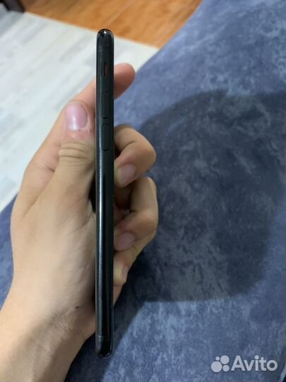 Телефон iPhone 7