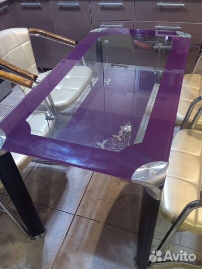 Стол кухонный