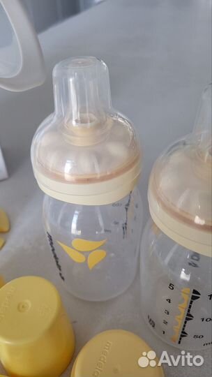 Молокоотсос Medela и бутылочки со смартсоской