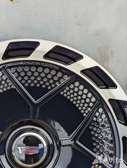 Кованые диски R24 на Cadillac Escalade Tahoe Yukon