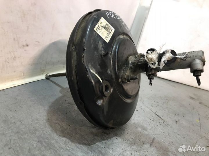 Главный тормозной цилиндр и вакуумный усилитель в