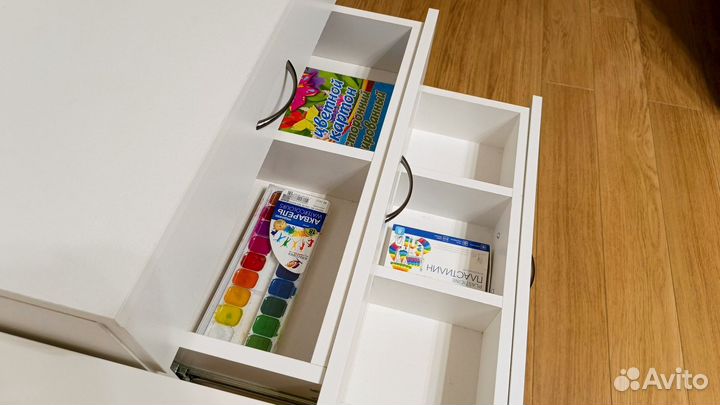 Продам стол и стеллаж