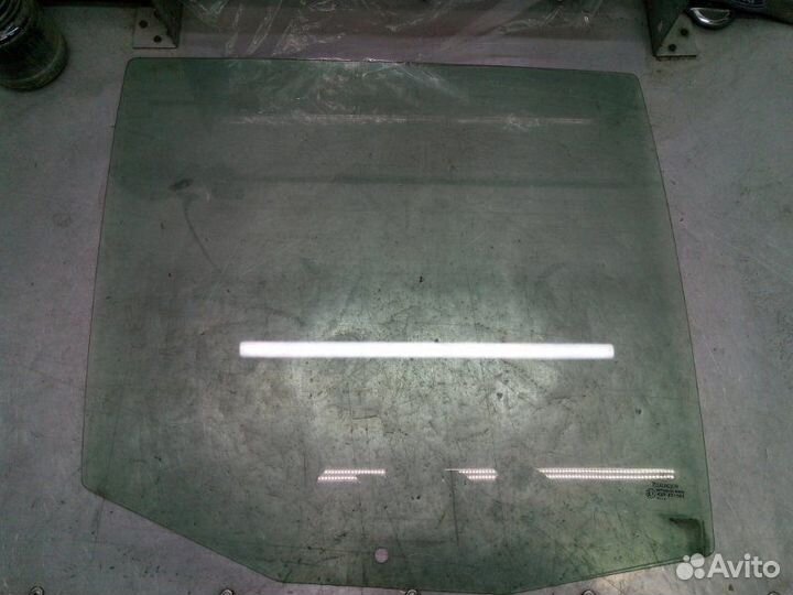 Стекло двери заднее правое Ford Fusion 2002-2012