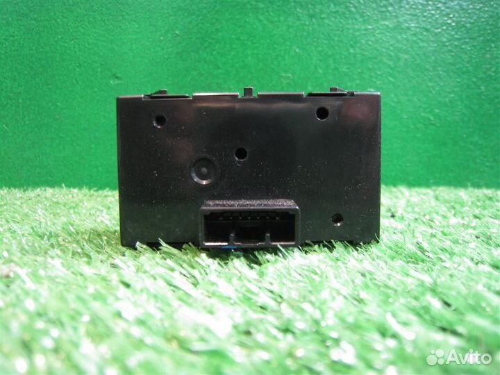 Часы Toyota Auris E18 2015