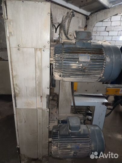 Двухпильный делительный ленточный станок HP-68