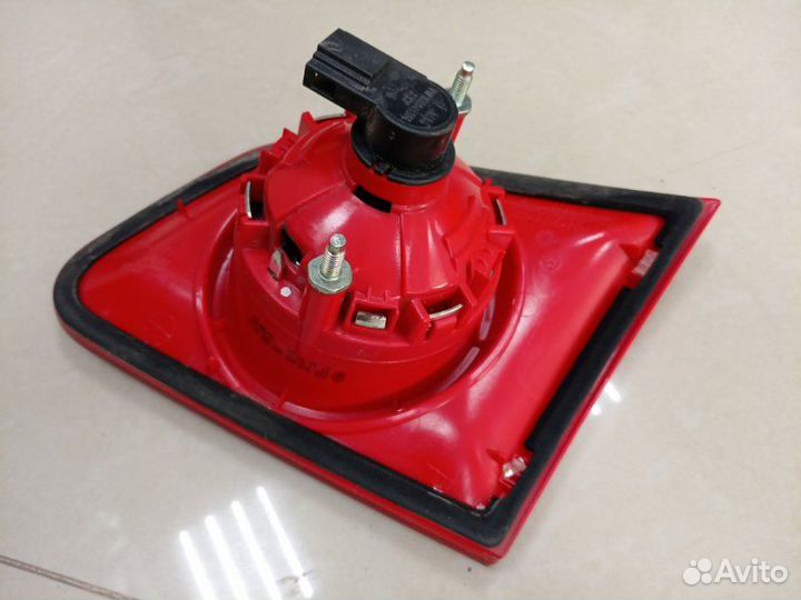 Фонарь задний левый внутренний Volkswagen Passat