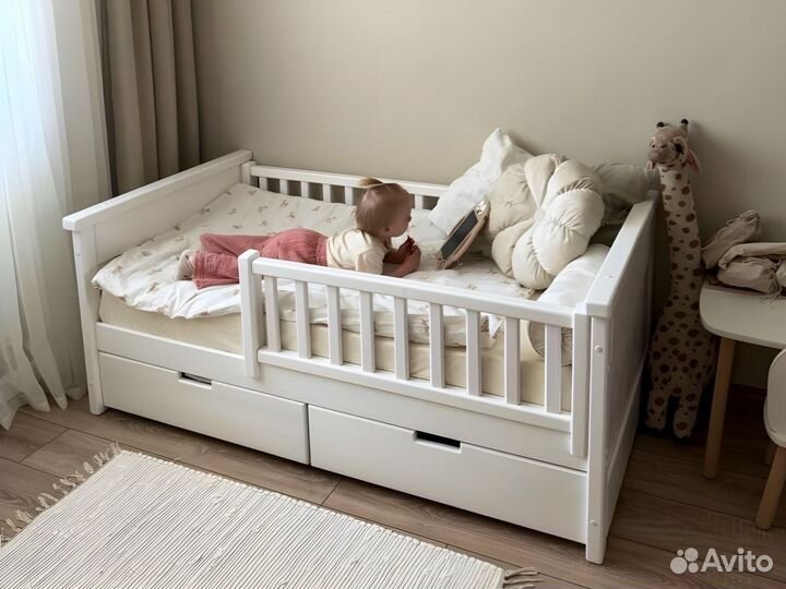 Детская кровать с ящиками