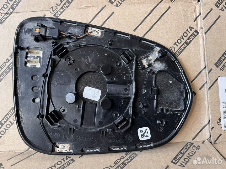 Зеркальный элемент левого зеркала Lexus RX 4