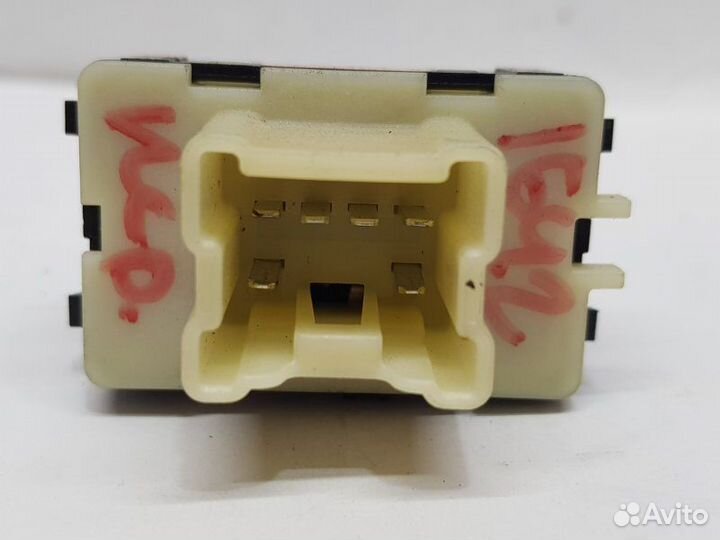 Кнопка стеклоподъемника передняя Renault Duster