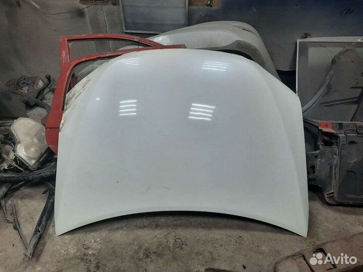 Капот на Toyota Camry 55