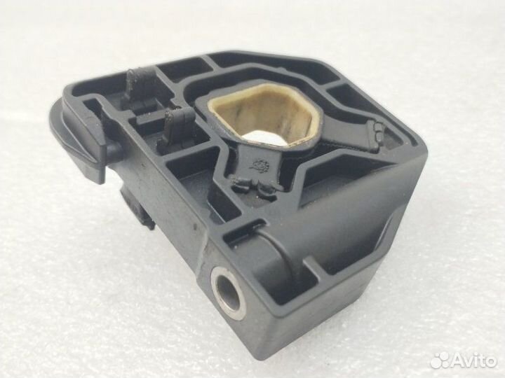 Кронштейн радиатора передний правый Bmw 3-Series