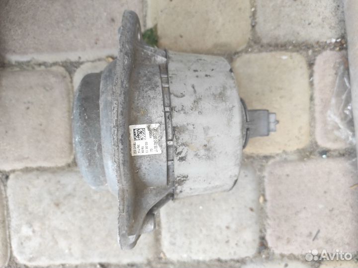 Опора двс передняя Mercedes S W222 / Maybach X222