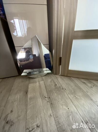 Зеркало в ванную с полочкой