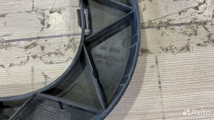 Кронштейн новый заднего бампера правый Focus 3