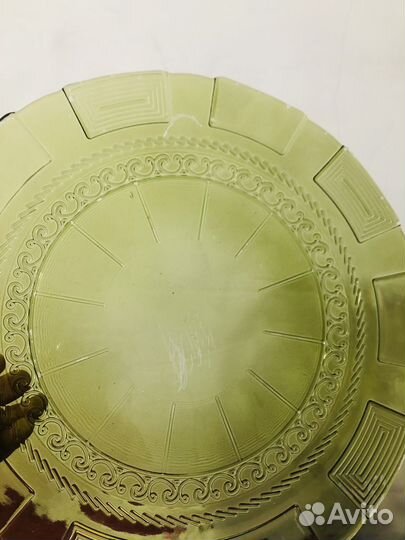 Тарелка зеленое стекло