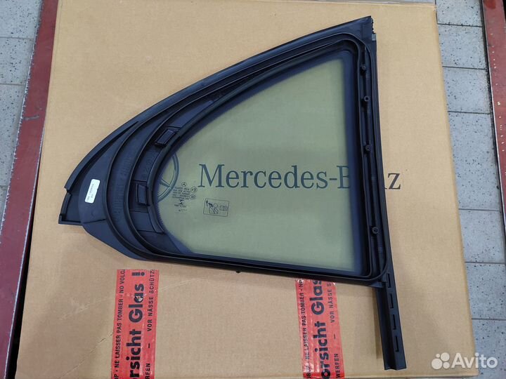 Форточка задней двери Mercedes W213 213