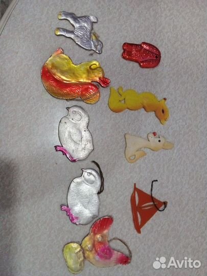 Игрушки ел.картонаж, колкий пластик