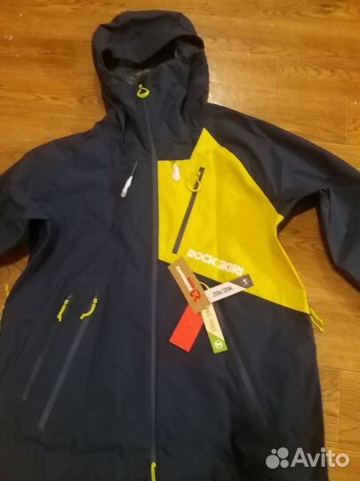 Куртка для альпинизма и лыж