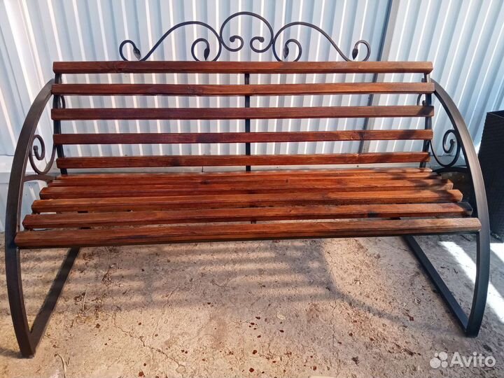 Садовая скамейка
