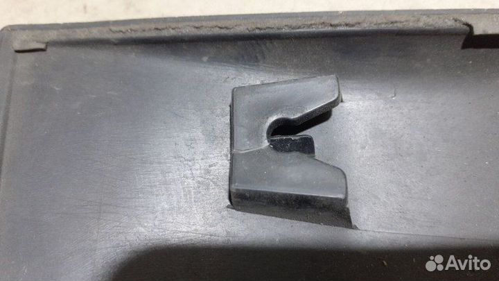 Накладка двери багажника нижняя правая Mitsubishi