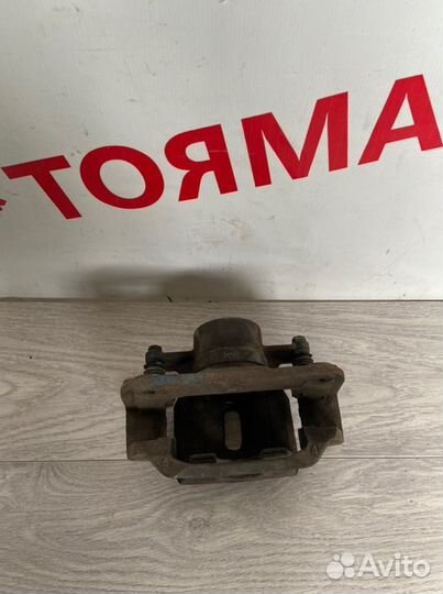 Суппорт передний левый Toyota Kluger ACU20 1MZ