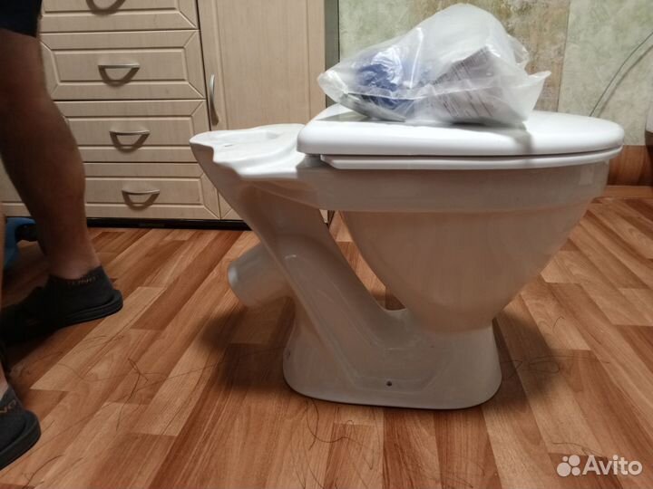 Унитаз с бачком новый