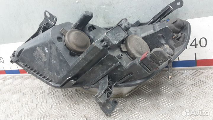 Фара Opel Zafira B (2005-2012)