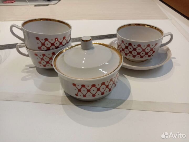 Фарфоровые чашки Дулëво