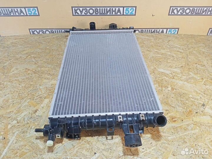 Радиатор охлаждения Opel Astra H (04-14г) AT