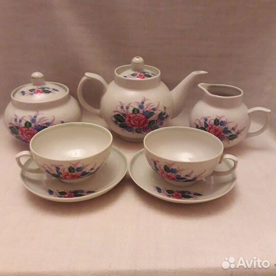 Сахарница. Молочник. Чайник заварочный