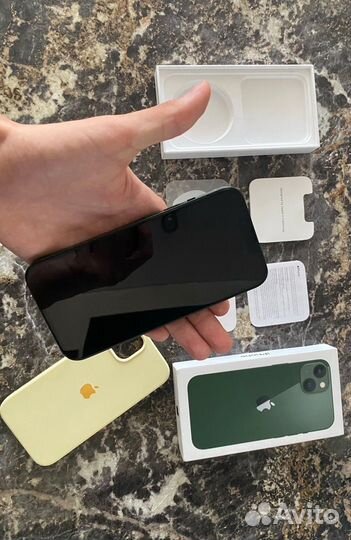 iPhone 13 практически новый