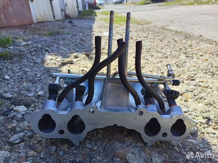 Топливная рампа с форсунками в сборе