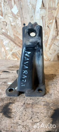 Кронштейн двигателя Navara (D40)