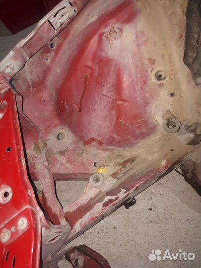 Передняя часть автомобиля морда мерседес 202